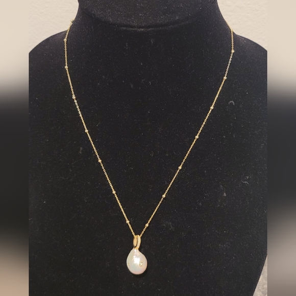 A GOLD PLATED STERLING SILVER MOTHER OF PEARL NECKLACE WITH BIRTH STONE - Picture 2 of 2